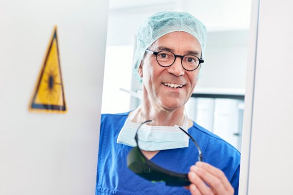 Prof. Dr. Hess - OP MEDICAL VOICE CENTER